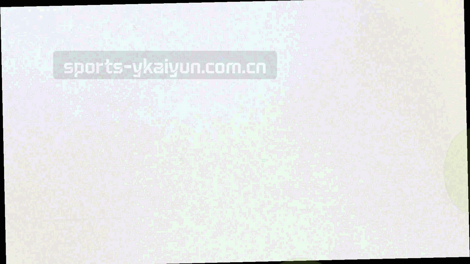 夜间球场俯拍，看台灯光照亮草皮线条